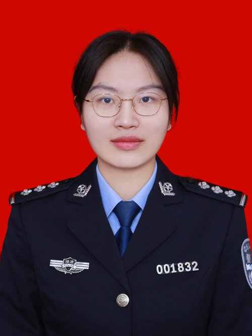 梁雪.jpg