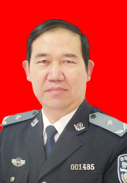 王鑫.jpg