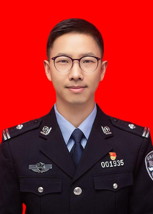 邓紫微.jpg